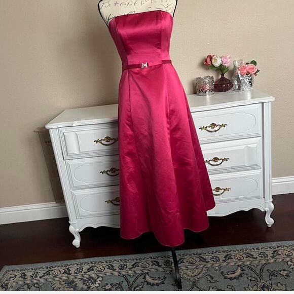 Hot pink strapless midi evening gown - Picture 3 of 6